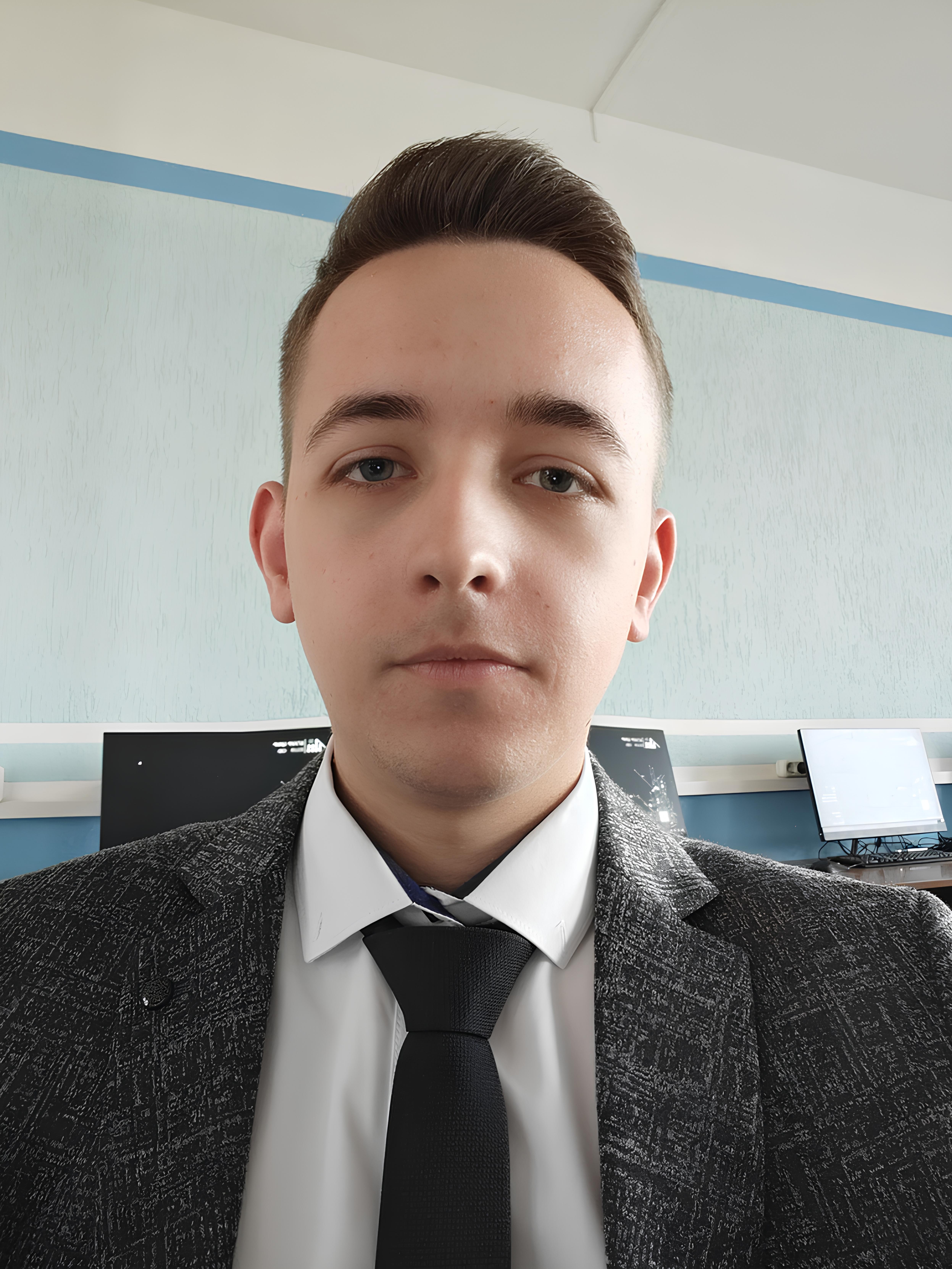 Роман Мельников